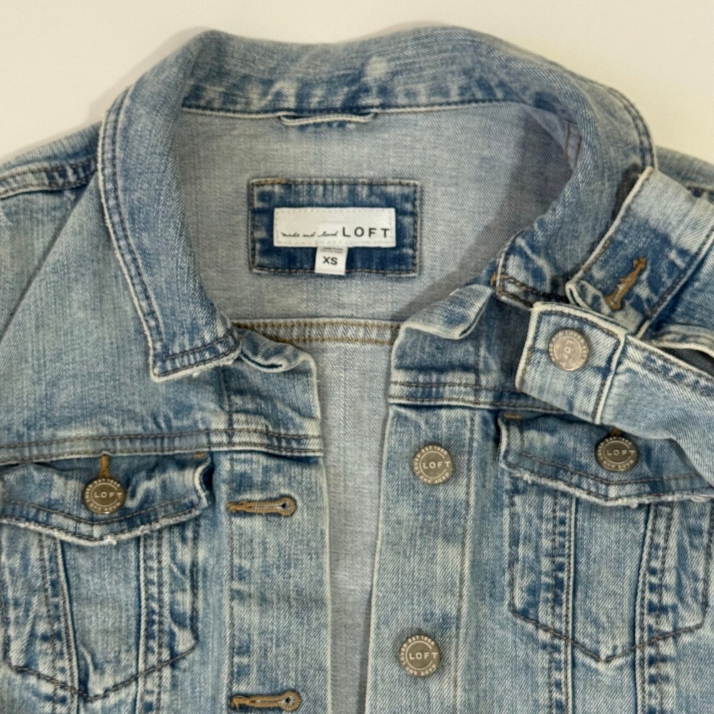 LOFT Light Wash Denim Jacket Womens‎ XS Blue Cotton Blend Trucker Jean Jacket